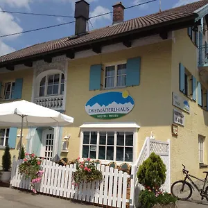  Hostel Dreimaederlhaus Rieden